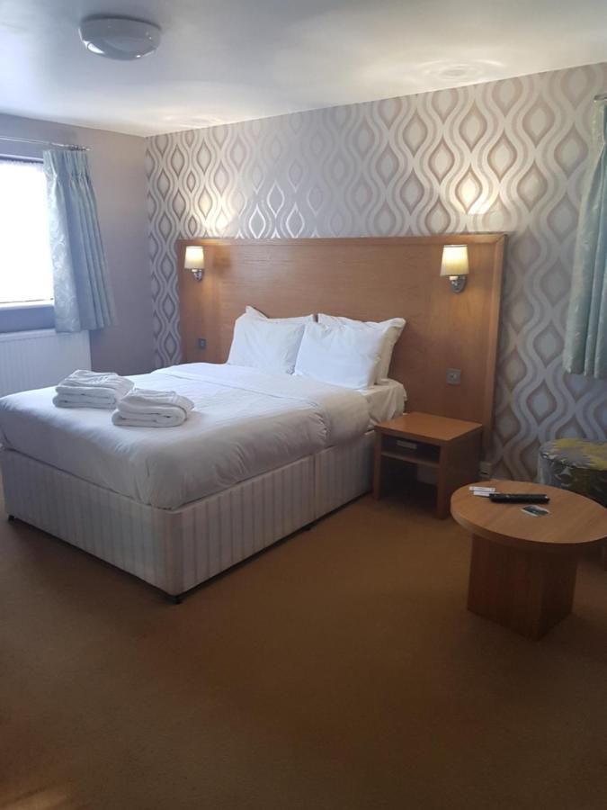 Marsh Farm Hotel Swindon Exterior foto